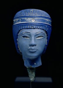 Aslen Tutankhamun (preslenmiş cam) olduğu düşünülen sahte kraliyet başı (ayrıca bkz. 93797)
